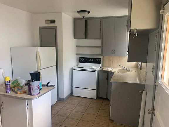 3rd image of 1415 W Pine Ave