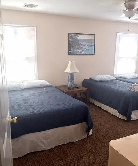 Third bedroom (two twins and one queen)