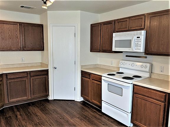 5th image of 918 Churchill Farms Dr