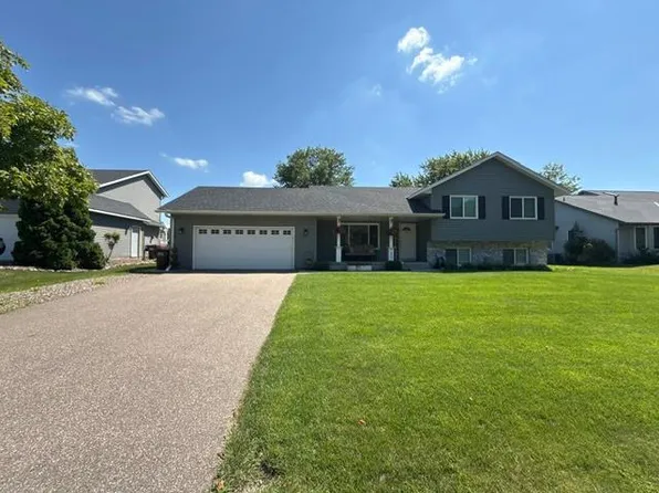 7685 Upper 45th St N, Oakdale, MN 55128