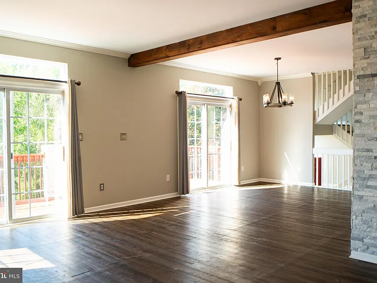 102 Thomas Ln — Photo 20