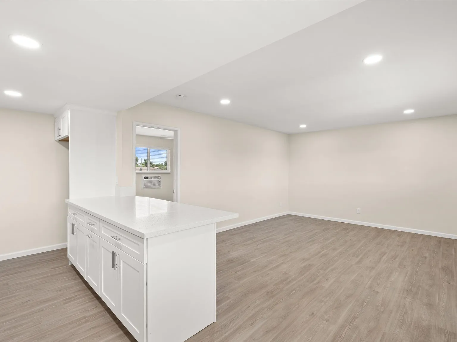 Tyler Arms Apartments - Riverside, CA — Photo 3