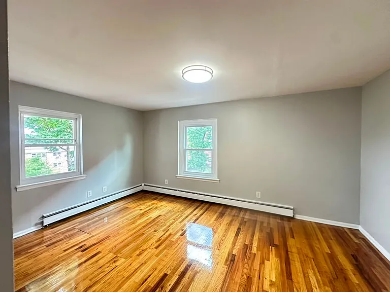 245 Reynolds Ter — Photo 6