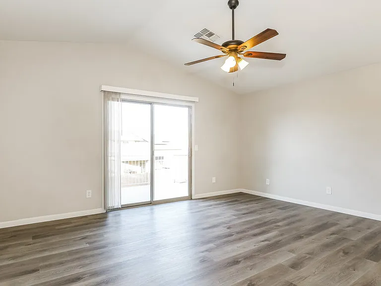 8216 W Globe Ave — Photo 9