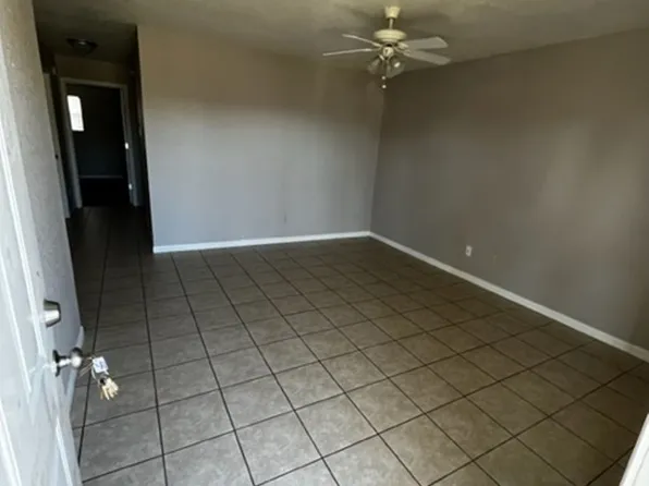 La Place 5th St, 117 N 5th St APT 52, Nederland, TX 77627