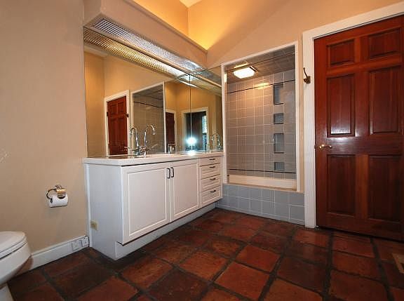 3rd image of 820 Dolores St