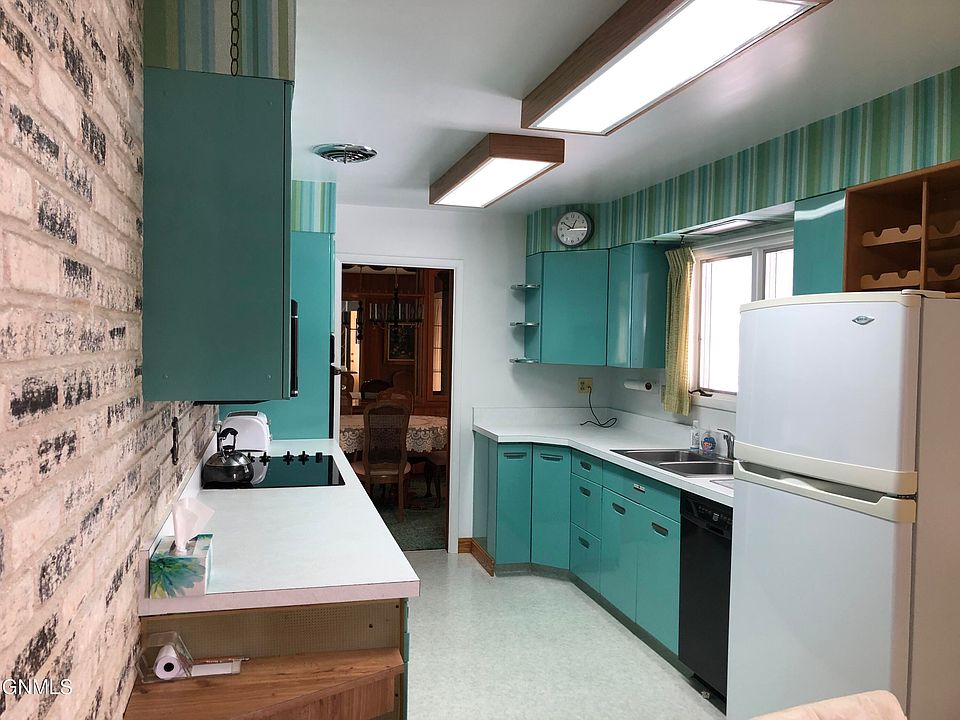 118 Robert St, Plentywood, MT 59254 Zillow