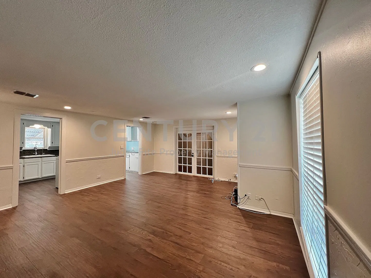 Beautifully Updated 2/1 Just Minutes From Granbury's Historic Square For Rent! — Photo 2