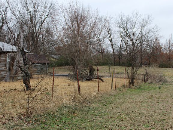 3rd image of 600 E 8th St