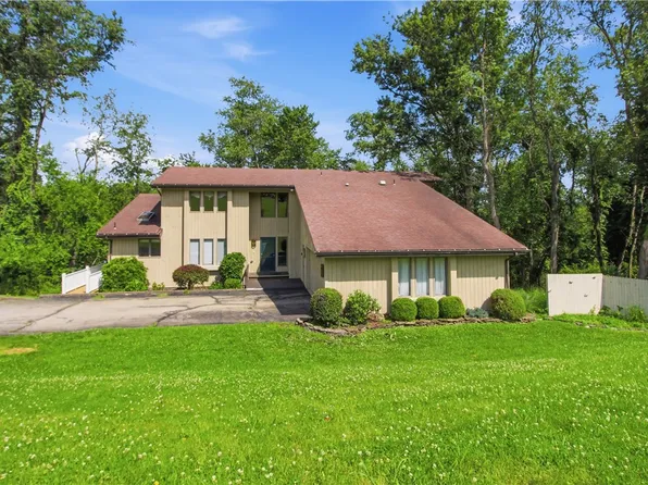 111 Balboa Dr, Monongahela, PA 15063