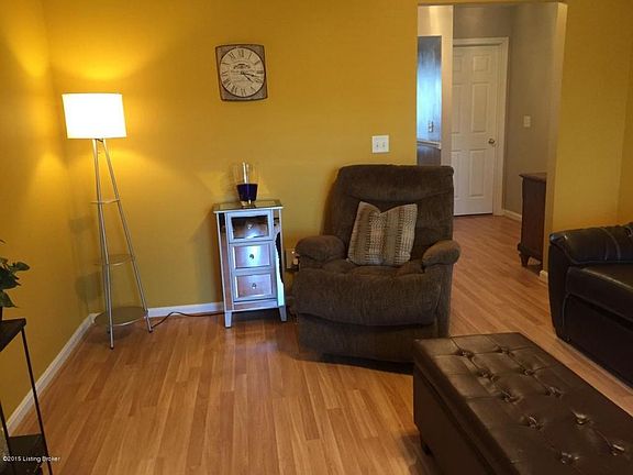 8432 Living Room.jpg