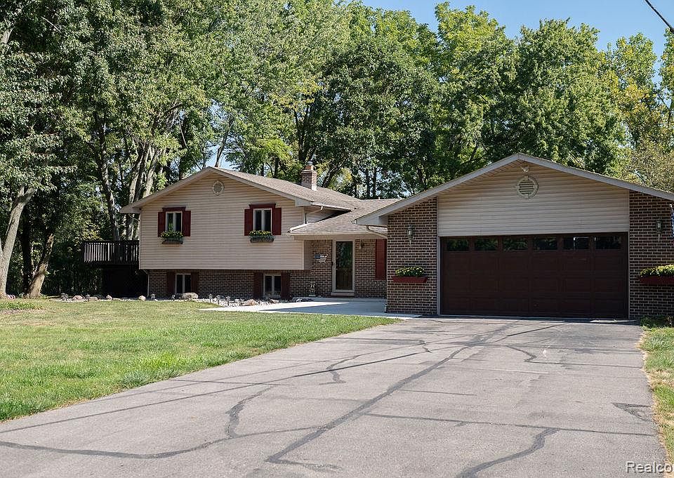1st image of 9482 Waterman Dr