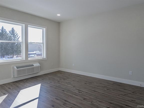 5th image of 124 S Main St