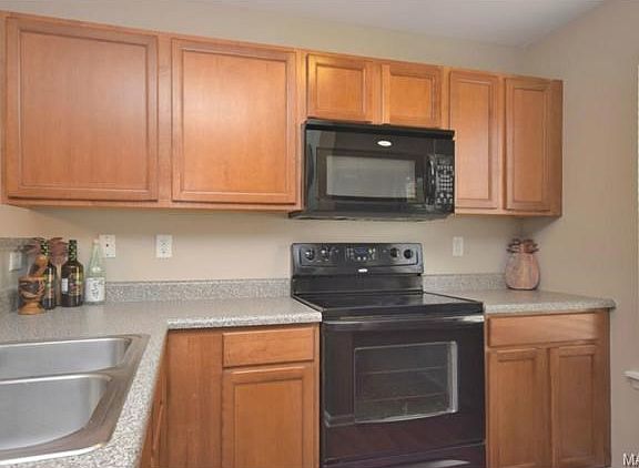 Sleek maple finish cabinets, smooth top electric stove, built-in