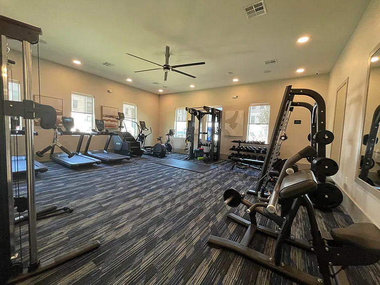 Commercial Loop — Photo 14