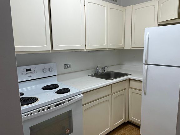 5th image of 777 N Michigan Ave APT 3805