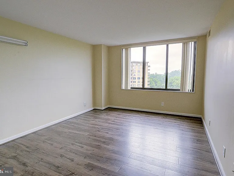 5225 Pooks Hill Rd #1511N — Photo 10