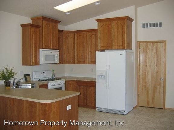4th image of 3623 Loren St NE
