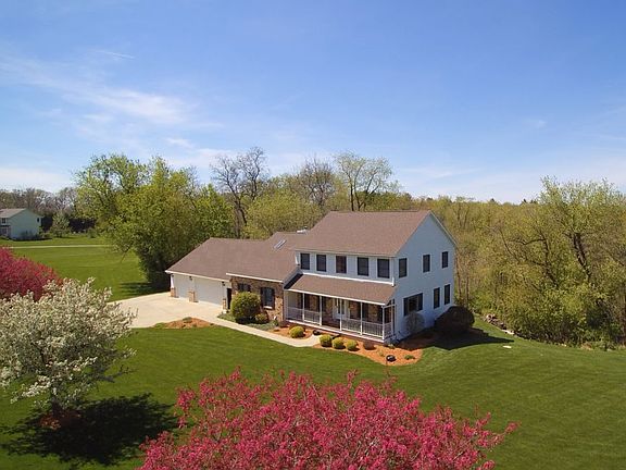 3rd image of 3082 Deerfield Dr NE
