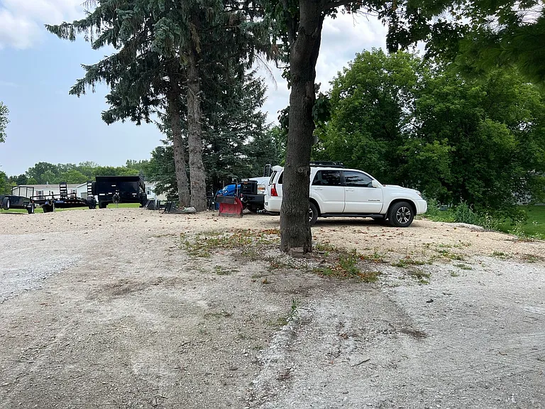 W210N11785 Hilltop Dr — Photo 4