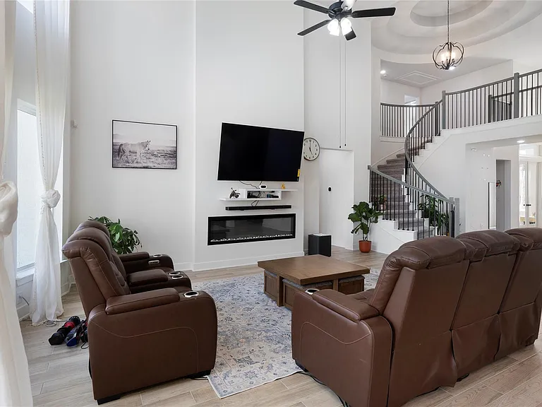 424 Hollister Dr — Photo 21