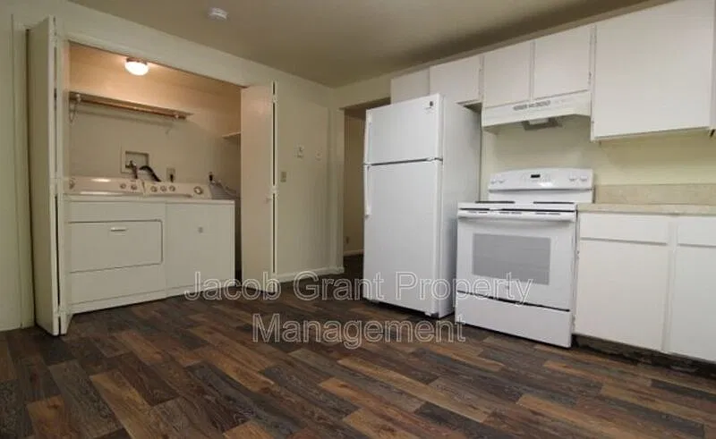 2 bed, 1.0 bath, 945 sqft, $950 — Photo 3