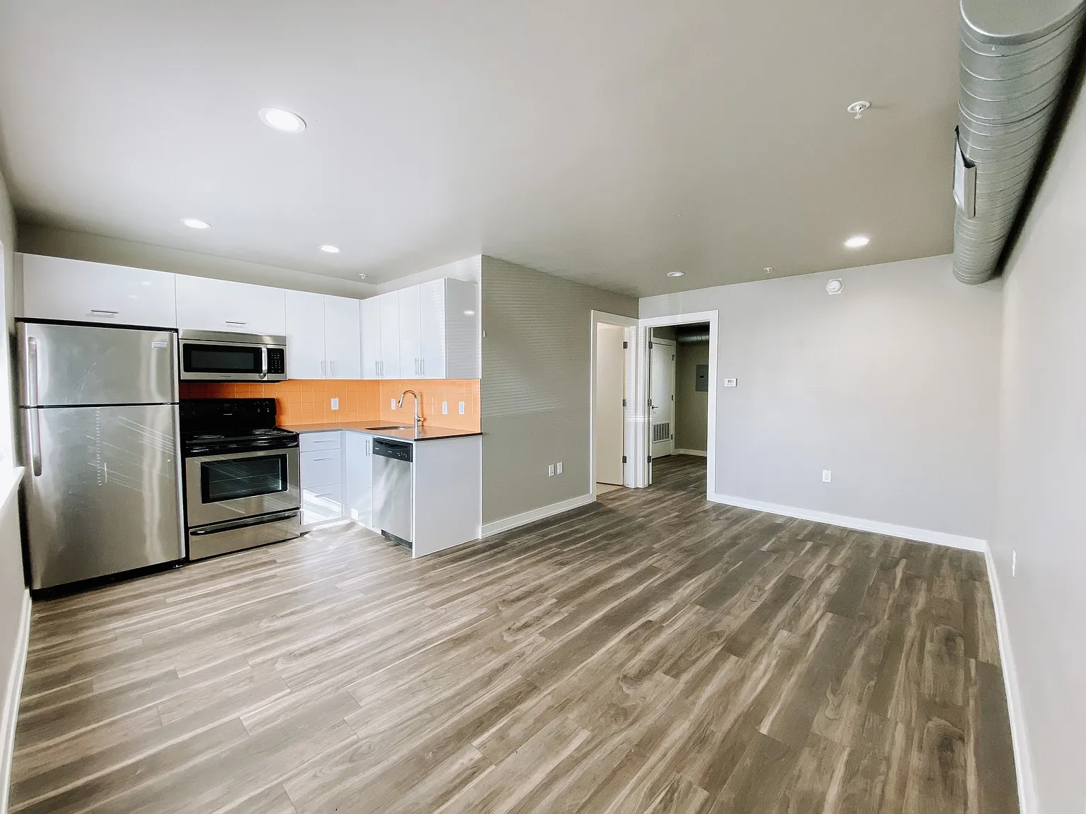 The Vic - East - 202 — Photo 4