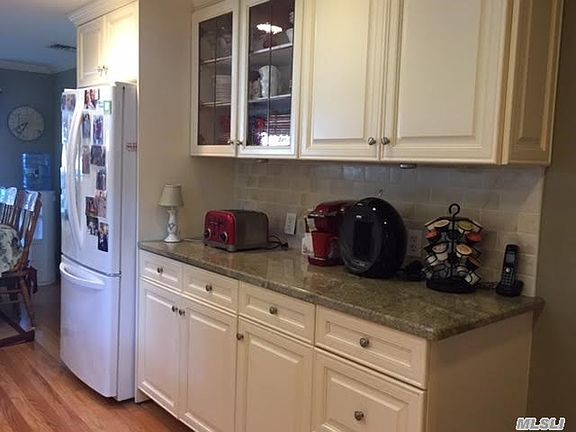 5th image of 8 Stacey Ln