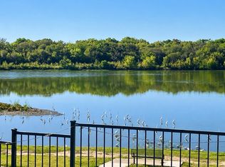 10400 Lake Park Dr, Hurst, TX 76053