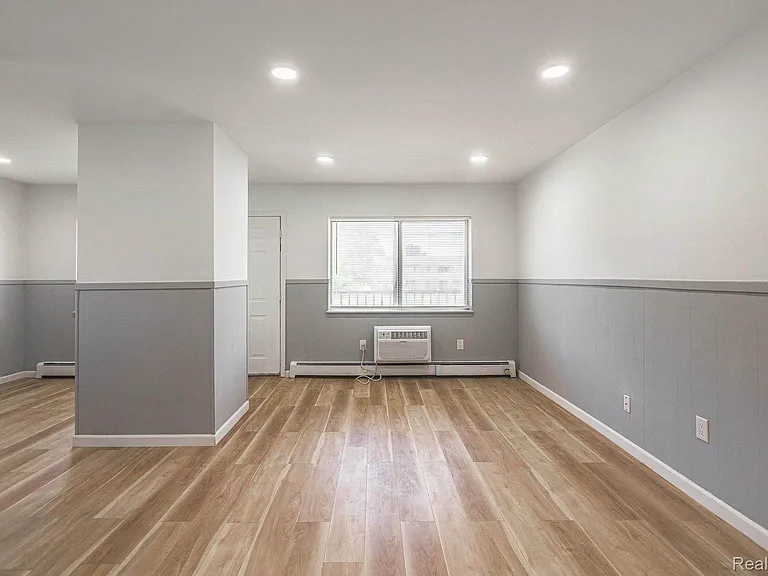2475 S Commerce Rd #10 — Photo 20