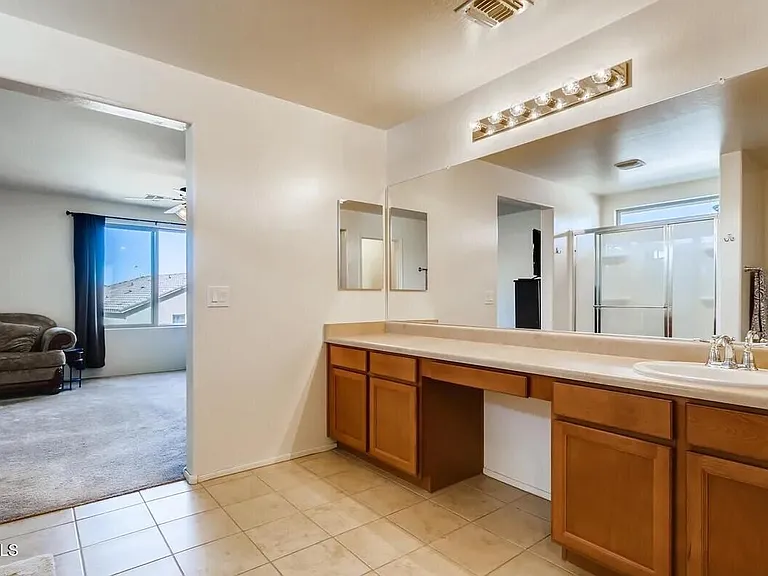 6144 W Freeway Ln — Photo 14