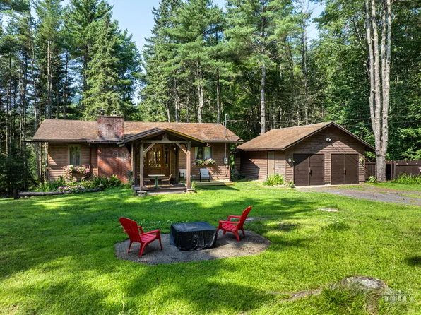 28 Almweg Ln, Jay, NY 12941