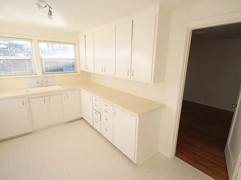 Beach Club Cottages — Photo 11