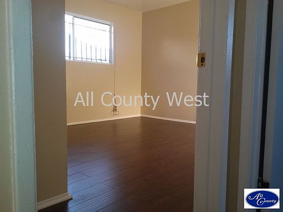 5th image of 624 E 87th Pl APT 1