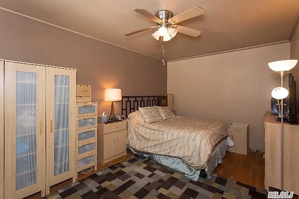 Sold by Douglas Elliman | media 20