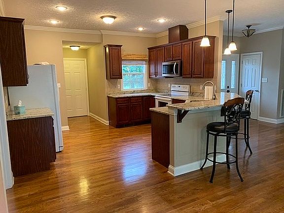 Kitchen with breakfast bar