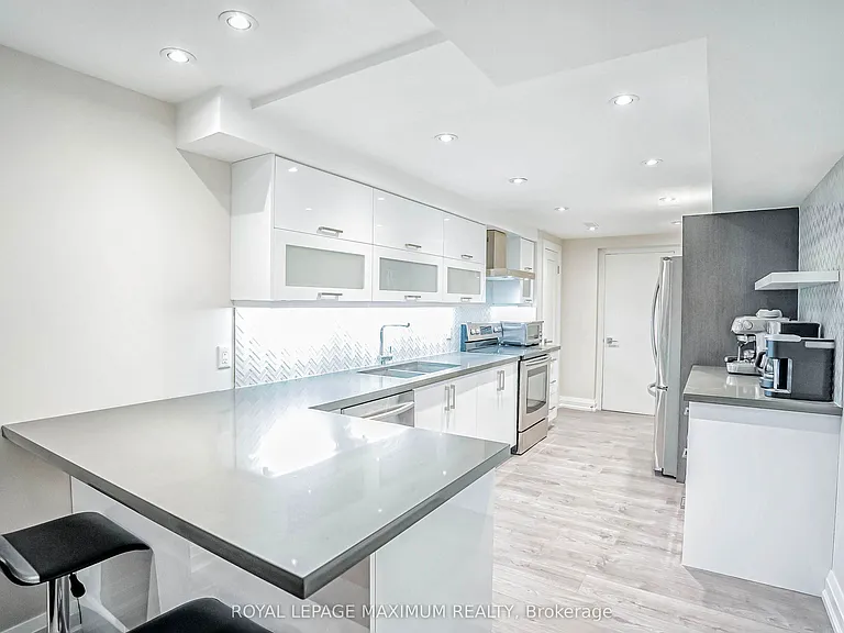 19 Corner Brook Cres #BASEMENT — Photo 8
