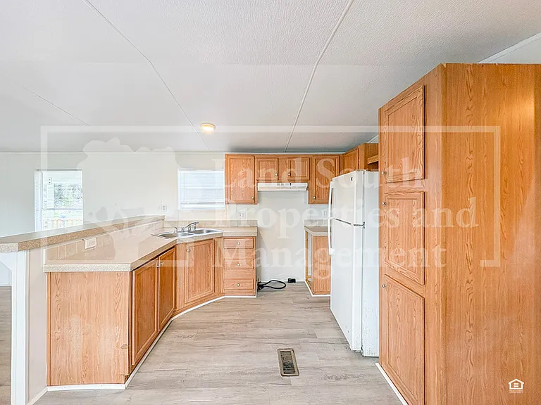 1155 Meadow Lawn St — Photo 7
