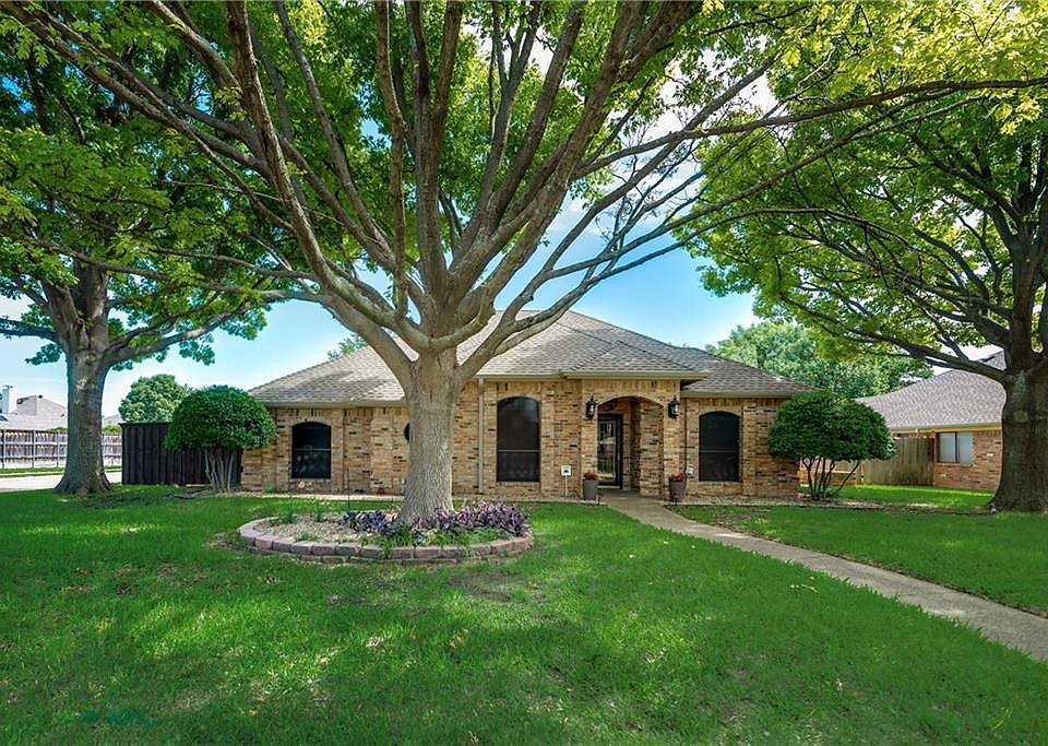 1st image of 1800 Tawakoni Ln