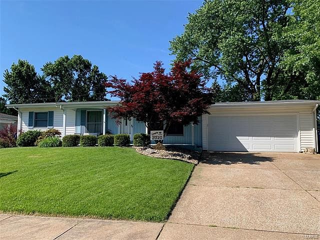 1st image of 450 Falcon Dr