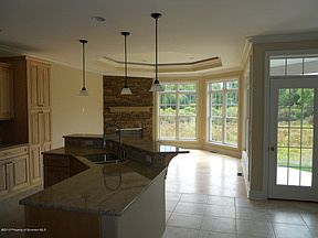 4th image of 8 Summerfield Dr