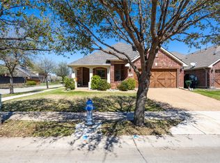 801 Lighthouse Ln, Aubrey, TX 76227