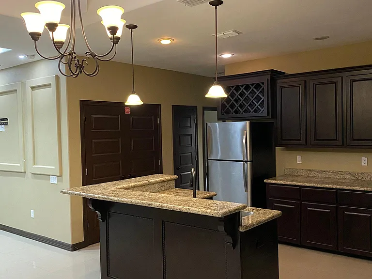 201 Teak Dr — Photo 2