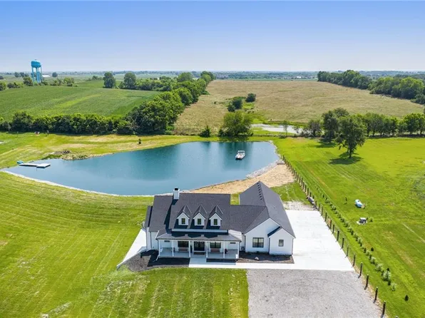 18723 County Line Rd, Smithville, MO 64089