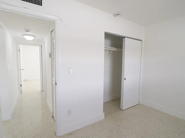 405 W 11th St #12 — Photo 16