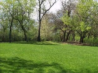 57 Landon Cir, Wheaton, IL 60187