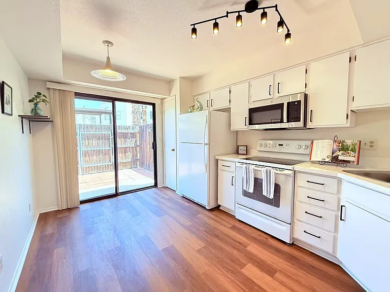 2166 N 1st Ave — Photo 3