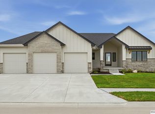 21225 Sunburst Ave, Elkhorn, NE 68022