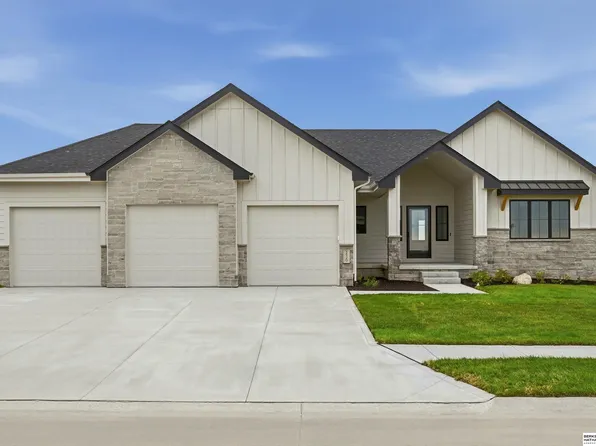 21225 Sunburst Ave, Elkhorn, NE 68022