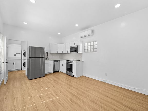 3rd image of 3035 Oliphant St